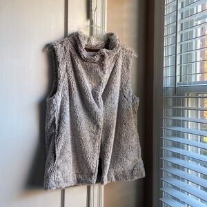 Dylan Los Angeles Faux Fur Zip Up Vest Women's size Medium